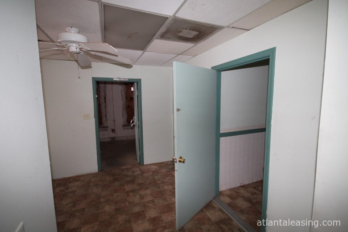 Ground floor retail/office - rear room