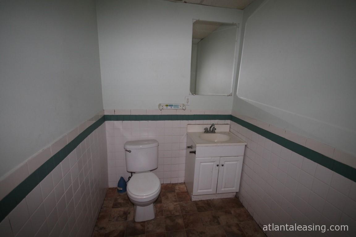 Ground floor retail/office - bathroom