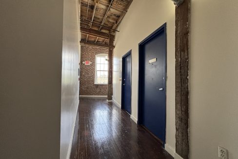 M202_EXTERIOR HALLWAY