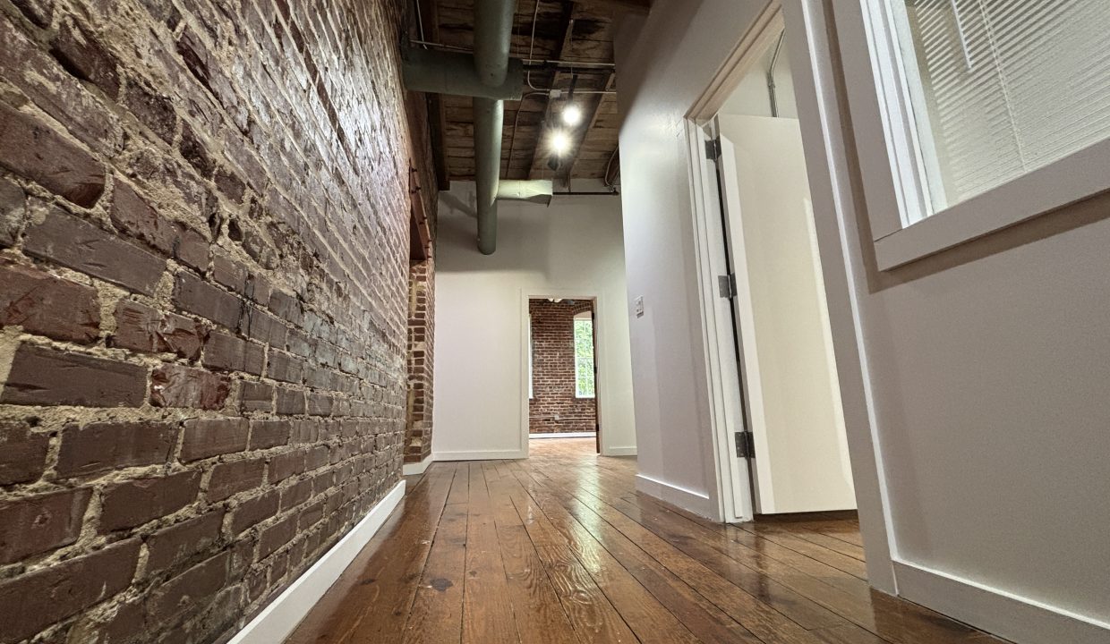 M202_hallway_4