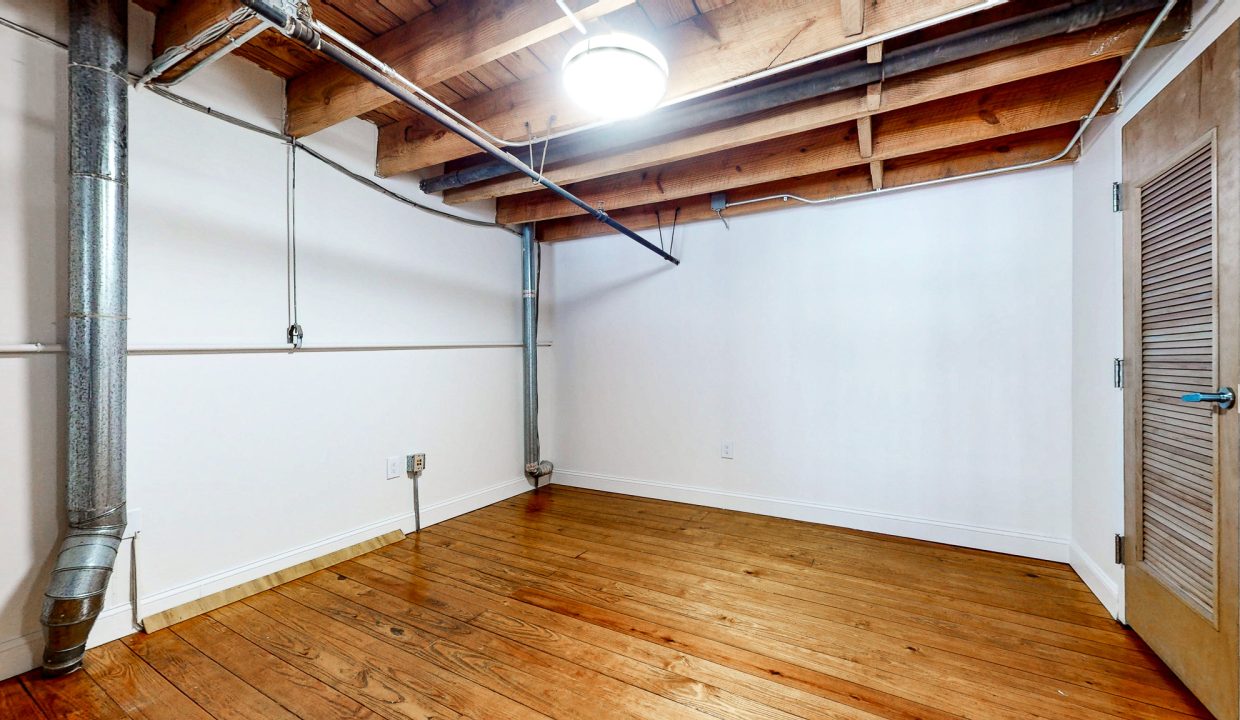 upper level room 1