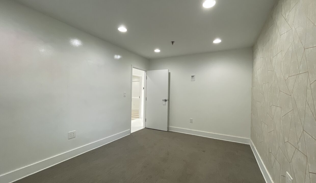 Antone 7 office