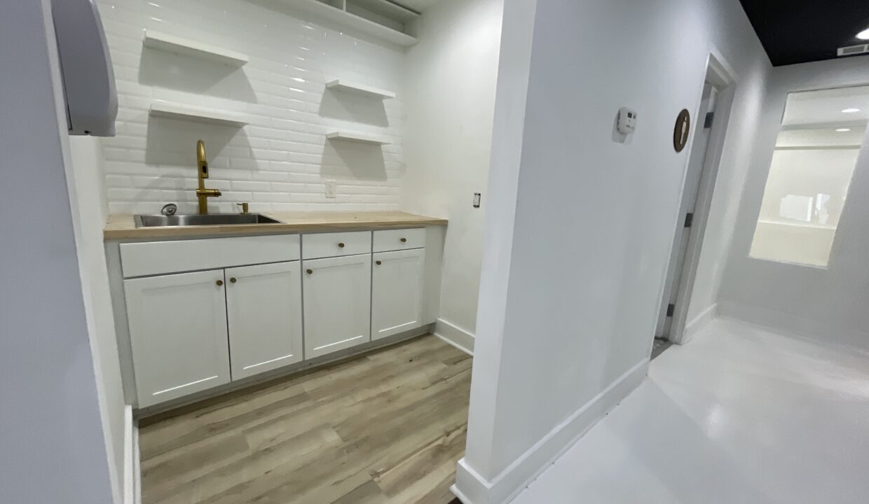 Antone_7_kitchen
