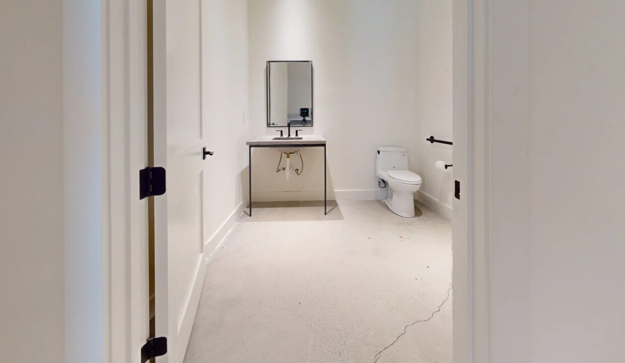 Unit 13_bathroom